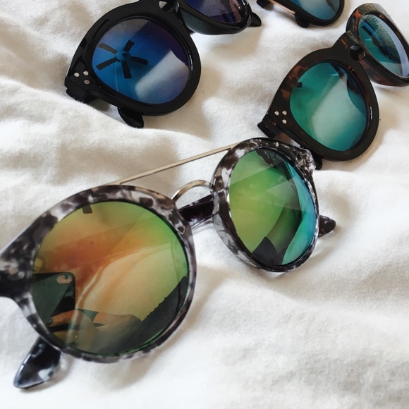 SOLD 5 Reflective Sunglasses - Picture 6 of 6